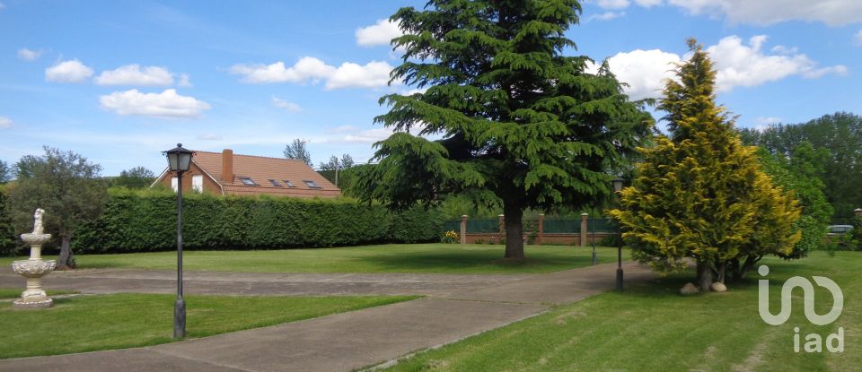 Apartment in house  6 bedrooms of 220 m² in Villaverde de Abajo (24890)