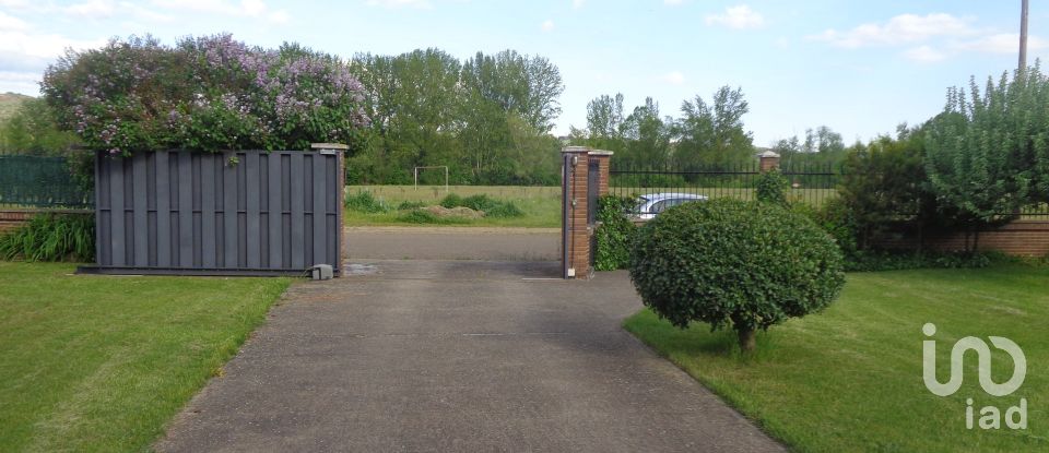 Apartment in house  6 bedrooms of 220 m² in Villaverde de Abajo (24890)