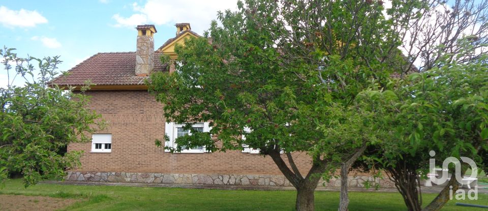 Apartment in house  6 bedrooms of 220 m² in Villaverde de Abajo (24890)