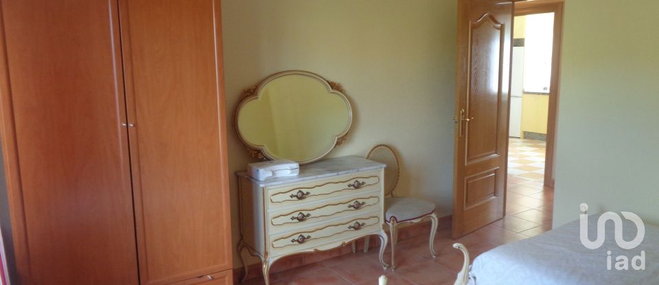 Apartment in house  6 bedrooms of 220 m² in Villaverde de Abajo (24890)