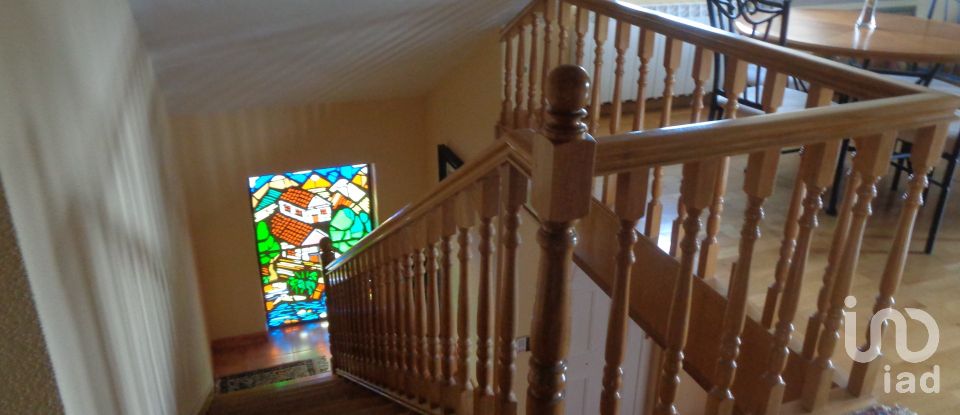 Apartment in house  6 bedrooms of 220 m² in Villaverde de Abajo (24890)