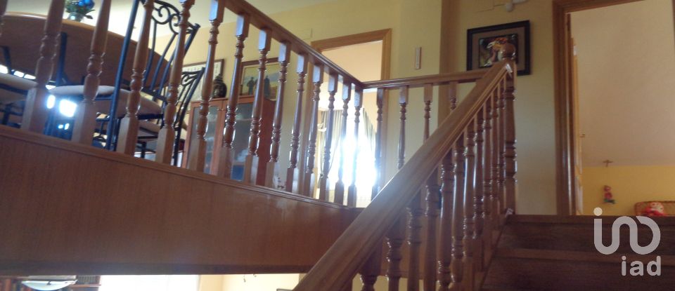 Apartment in house  6 bedrooms of 220 m² in Villaverde de Abajo (24890)