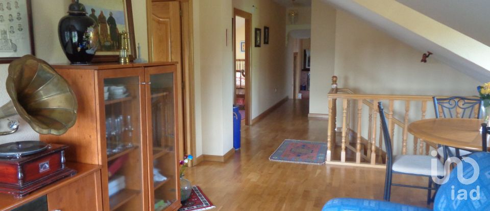 Apartment in house  6 bedrooms of 220 m² in Villaverde de Abajo (24890)