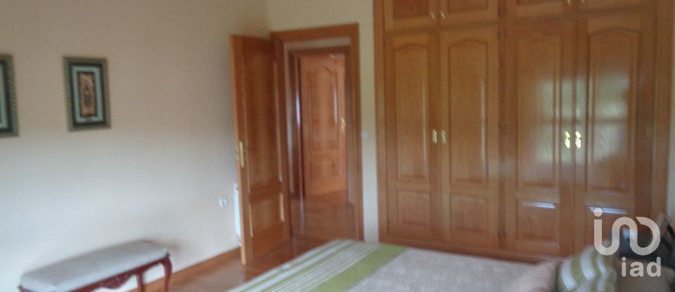 Apartment in house  6 bedrooms of 220 m² in Villaverde de Abajo (24890)