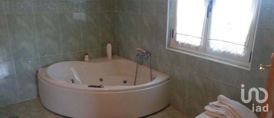 Apartment in house  6 bedrooms of 220 m² in Villaverde de Abajo (24890)