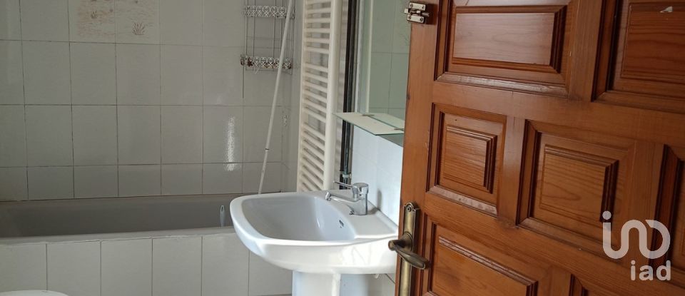 Casa 3 habitaciones de 107 m² en Aviles (30812)