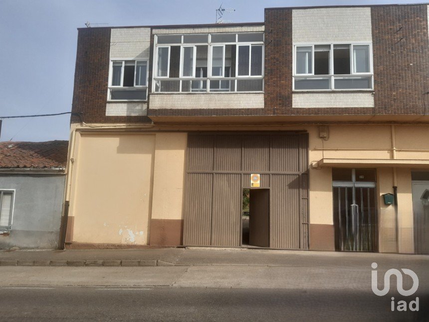 House 4 bedrooms of 376 m² in La Bañeza (24750)