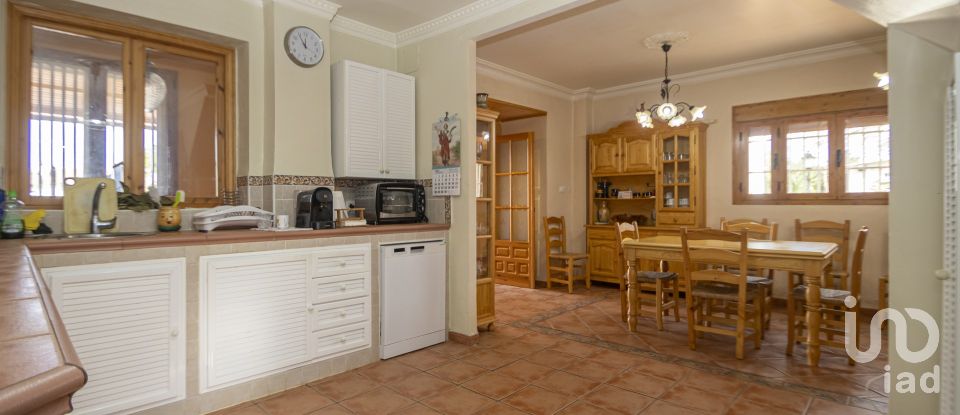 Casa 5 habitaciones de 194 m² en Carmona (41410)