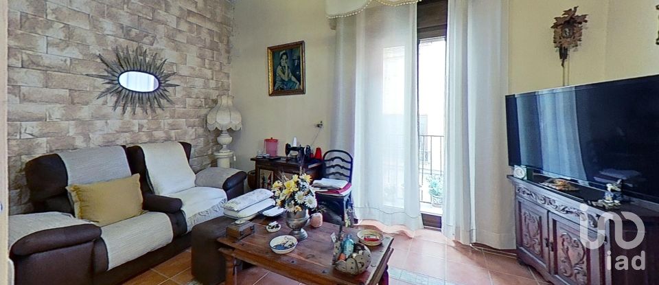 Maison de village 6 chambres de 520 m² à Montblanc (43400)