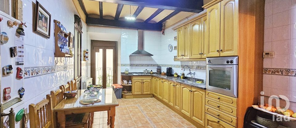 Maison de village 6 chambres de 520 m² à Montblanc (43400)