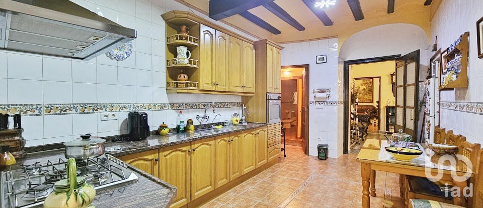 Maison de village 6 chambres de 520 m² à Montblanc (43400)