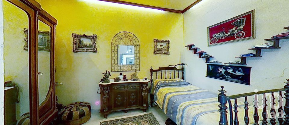 Maison de village 6 chambres de 520 m² à Montblanc (43400)