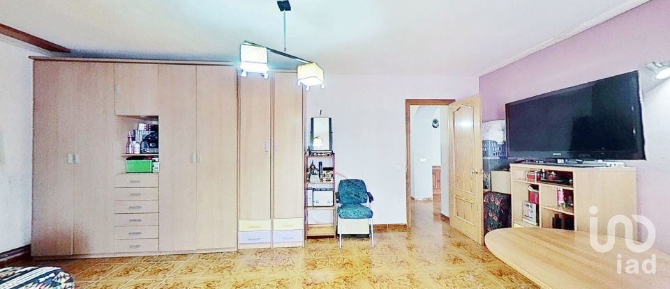 Maison de village 6 chambres de 520 m² à Montblanc (43400)