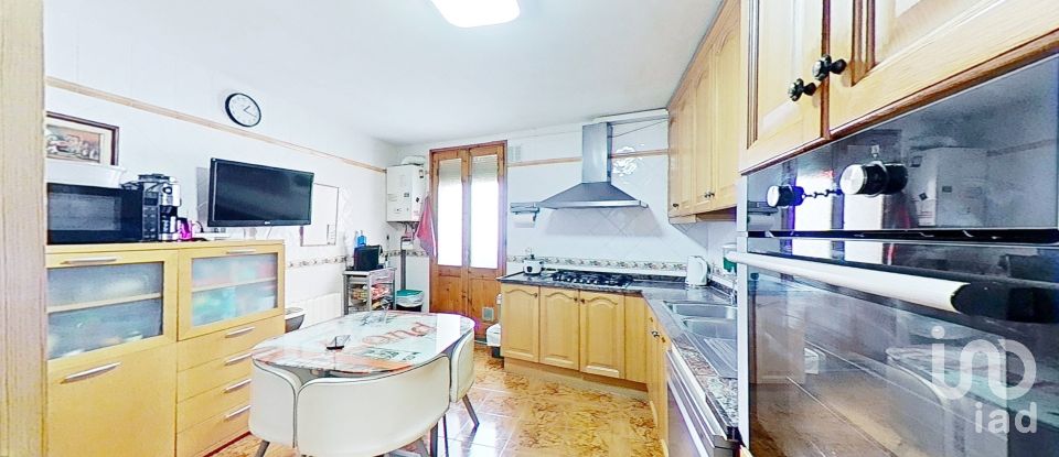 Maison de village 6 chambres de 520 m² à Montblanc (43400)