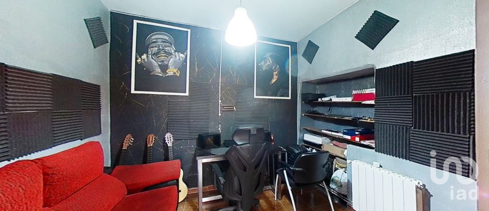 Maison de village 6 chambres de 520 m² à Montblanc (43400)