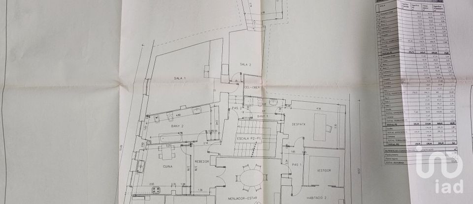 Maison de village 6 chambres de 520 m² à Montblanc (43400)