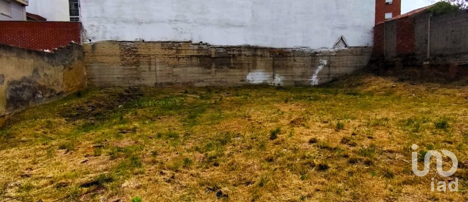 Terreno de 400 m² en León (24008)