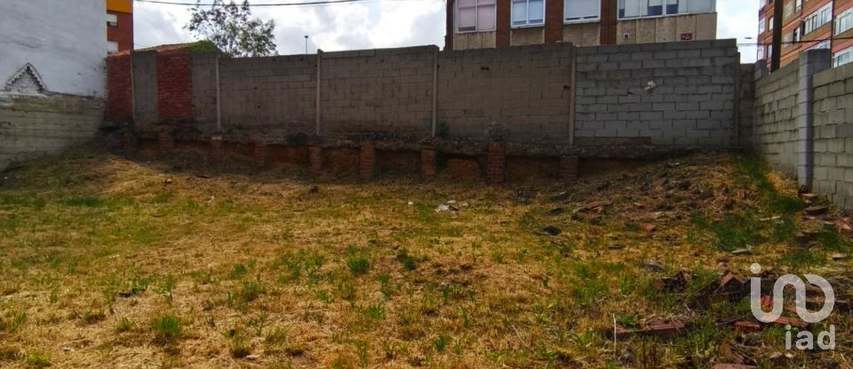 Terreno de 400 m² en León (24008)