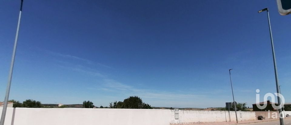 Terrain à bâtir de 2 048 m² à Belvís de la Jara (45660)