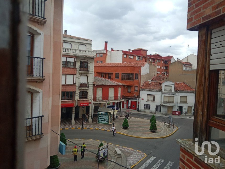 Apartment 4 bedrooms of 111 m² in La Bañeza (24750)