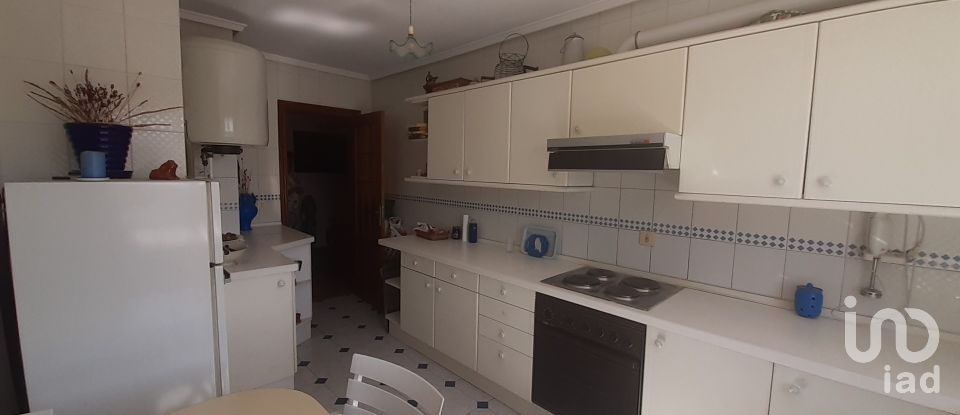 Apartment 4 bedrooms of 111 m² in La Bañeza (24750)