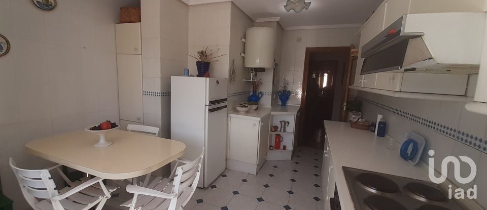 Apartment 4 bedrooms of 111 m² in La Bañeza (24750)