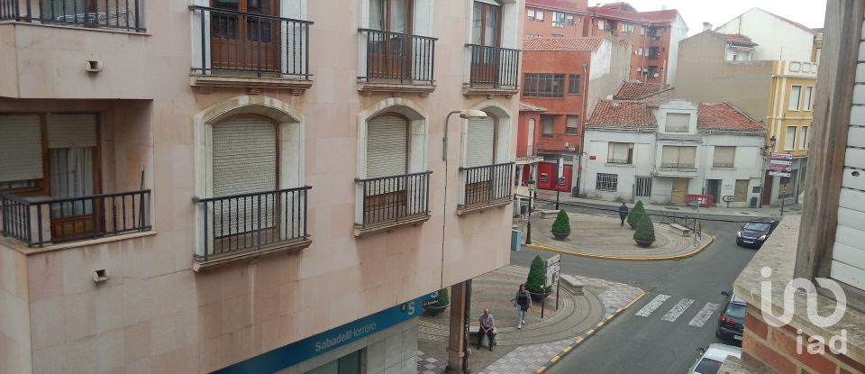 Apartment 4 bedrooms of 111 m² in La Bañeza (24750)