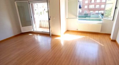 Apartment 3 bedrooms of 82 m² in León (24008)