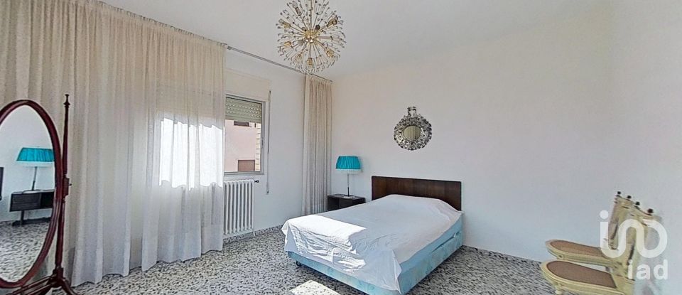 Casa 4 habitaciones de 365 m² en El Molar (43736)