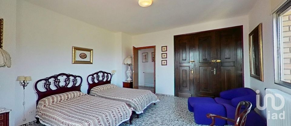 Casa 4 habitaciones de 365 m² en El Molar (43736)