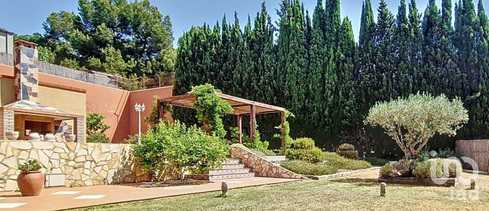 Casa 7 habitacions de 675 m² a Badalona (08916)