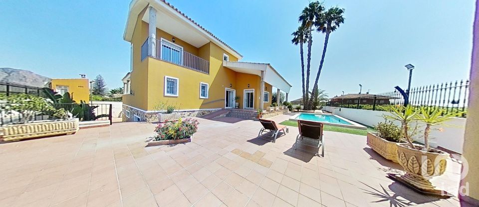 Chalet 5 habitaciones de 477 m² en Correntias Medias (03321)