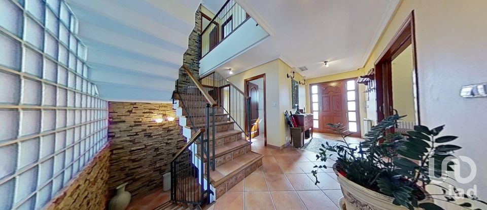 Chalet 5 habitaciones de 477 m² en Correntias Medias (03321)