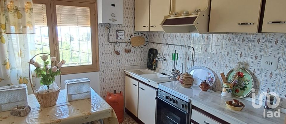 House 4 bedrooms of 140 m² in Purias (30813)