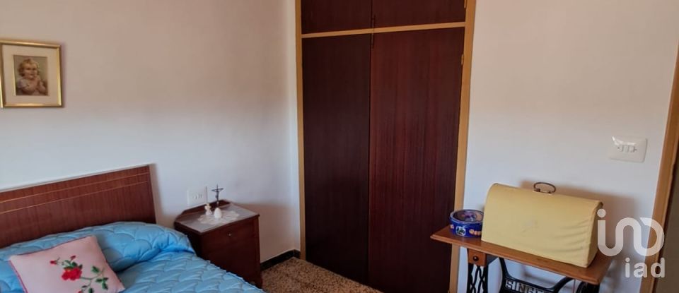 House 4 bedrooms of 140 m² in Purias (30813)