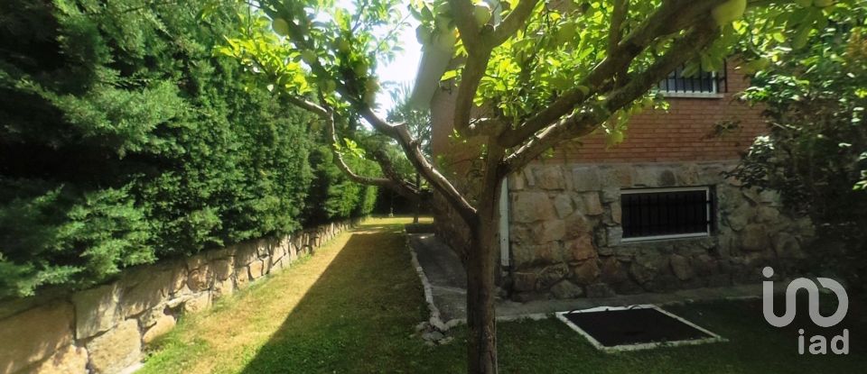 Apartment in house  6 bedrooms of 272 m² in La Cabrera (28751)