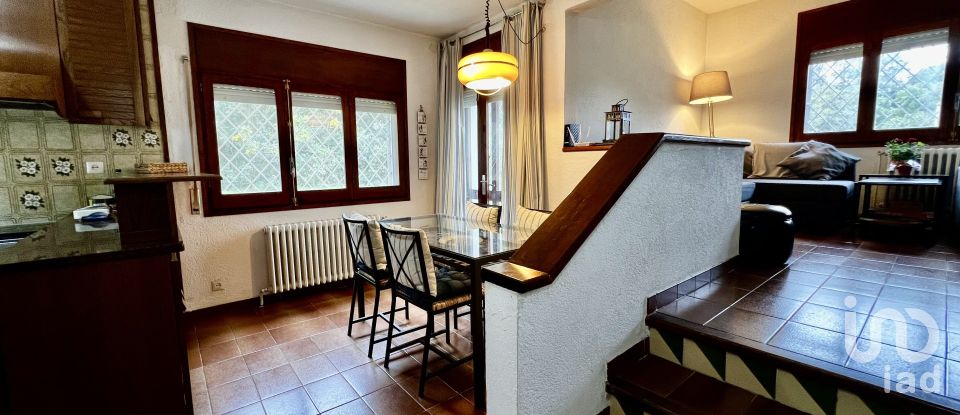 Apartment in house  4 bedrooms of 117 m² in Canyamars (08318)