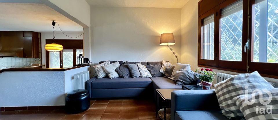 Apartment in house  4 bedrooms of 117 m² in Canyamars (08318)