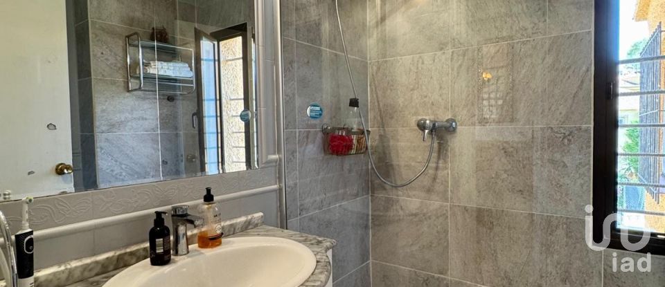 Casa 4 habitacions de 204 m² a El Campello (03560)