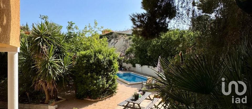 Casa 4 habitacions de 204 m² a El Campello (03560)