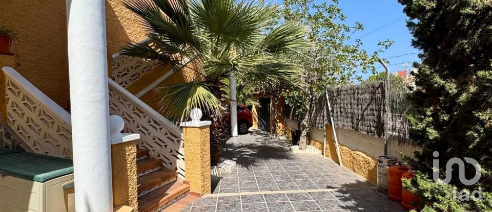 Casa 4 habitacions de 204 m² a El Campello (03560)