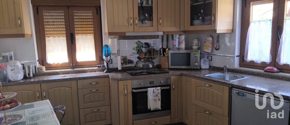 House 3 bedrooms of 148 m² in Villamarco (24345)