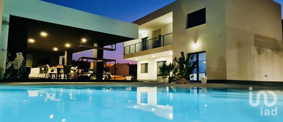 Cottage 5 bedrooms of 280 m² in Urbanización Valle del Sol (03110)