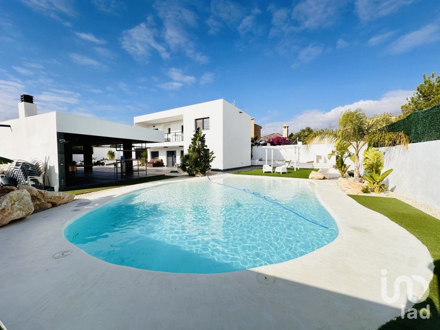 Cottage 5 bedrooms of 280 m² in Urbanización Valle del Sol (03110)