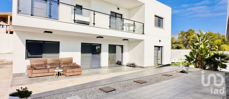 Cottage 5 bedrooms of 280 m² in Urbanización Valle del Sol (03110)