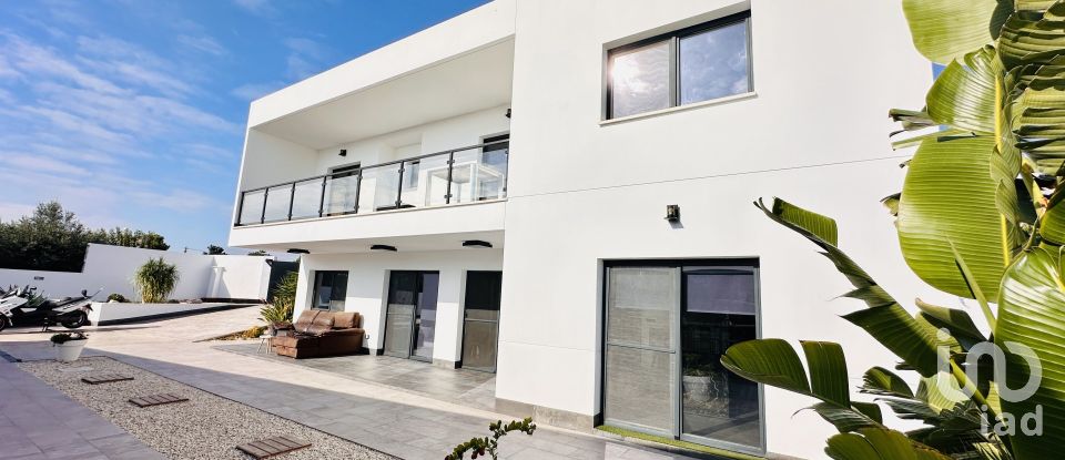 Cottage 5 bedrooms of 280 m² in Urbanización Valle del Sol (03110)