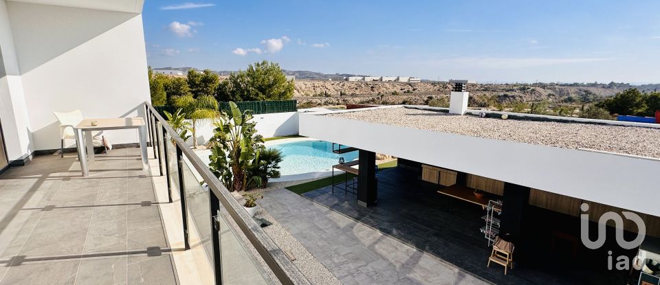 Cottage 5 bedrooms of 280 m² in Urbanización Valle del Sol (03110)