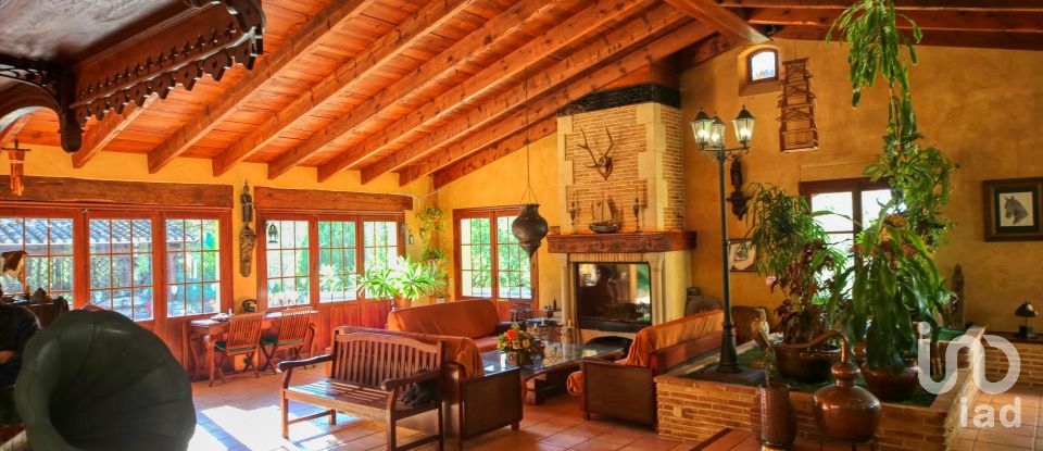 Demeure 3 chambres de 519 m² à Borriol (12190)