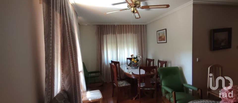 Casa rural 3 habitaciones de 584 m² en Soto de la Vega (24768)