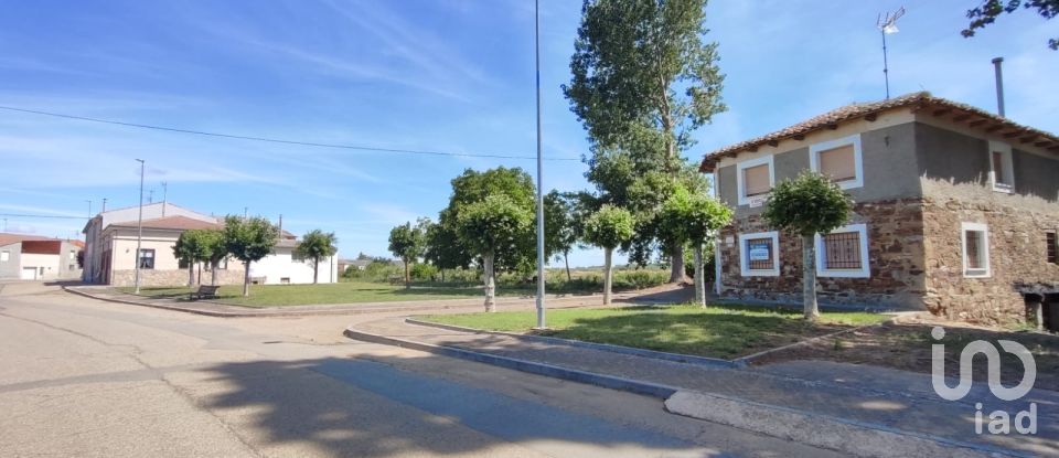 Casa rural 3 habitaciones de 584 m² en Soto de la Vega (24768)